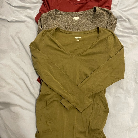 Lot of three Old Navy maternity shirts. - Picture 1 of 14